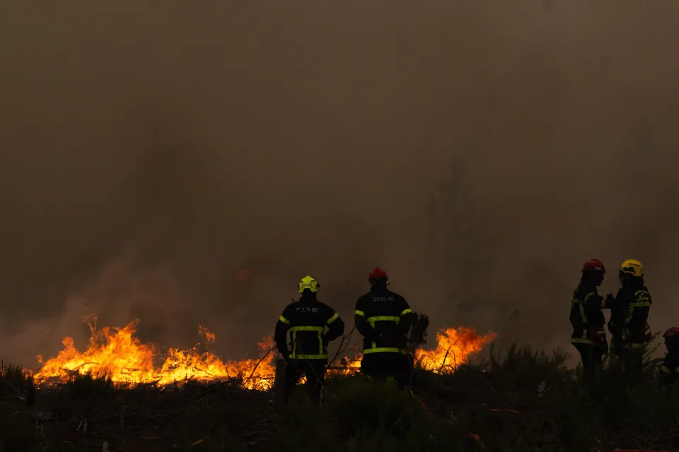 Feux de forêt : Macron et la politique de nos terres brûlées